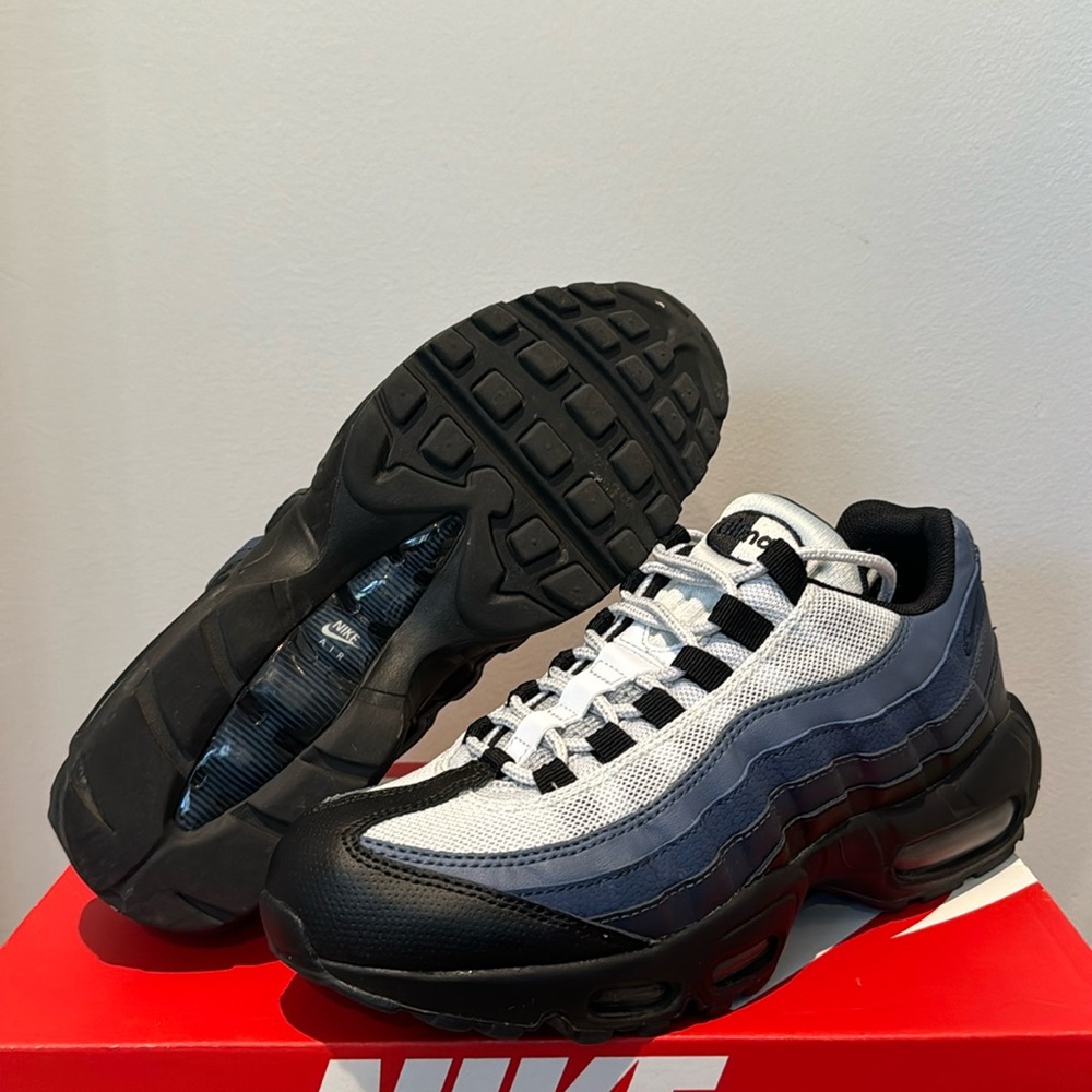 Used Nike Air Max 95 Men’s Size 7.5, Women’s 9